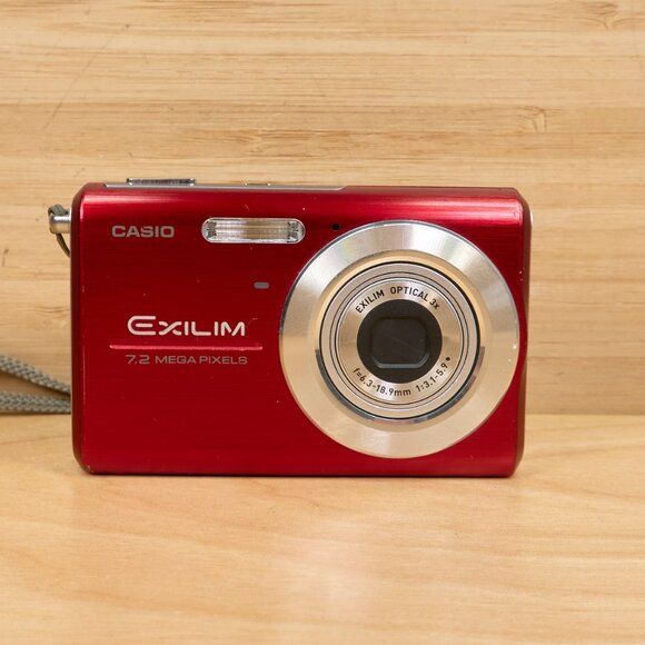 Casio Exilim Ex-Z75 / Ultra Slim Digital Camera / 7.2MP / Red - Picture 1 of 6